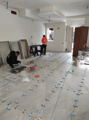 lavori in corso con creazione ampio salone con angolo cucina a vista -piano terra